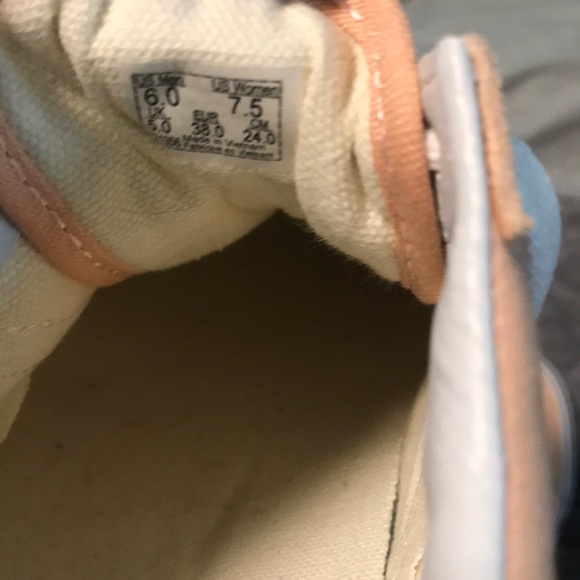 Vans - Picture 4 of 4